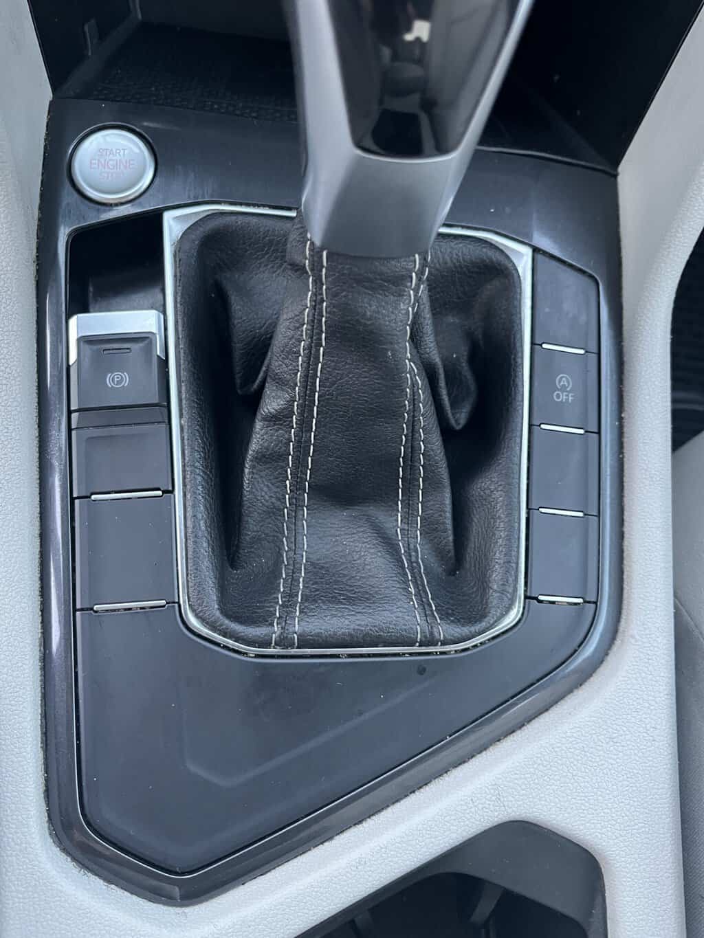 2022 Volkswagen Tiguan SE - Photo 16
