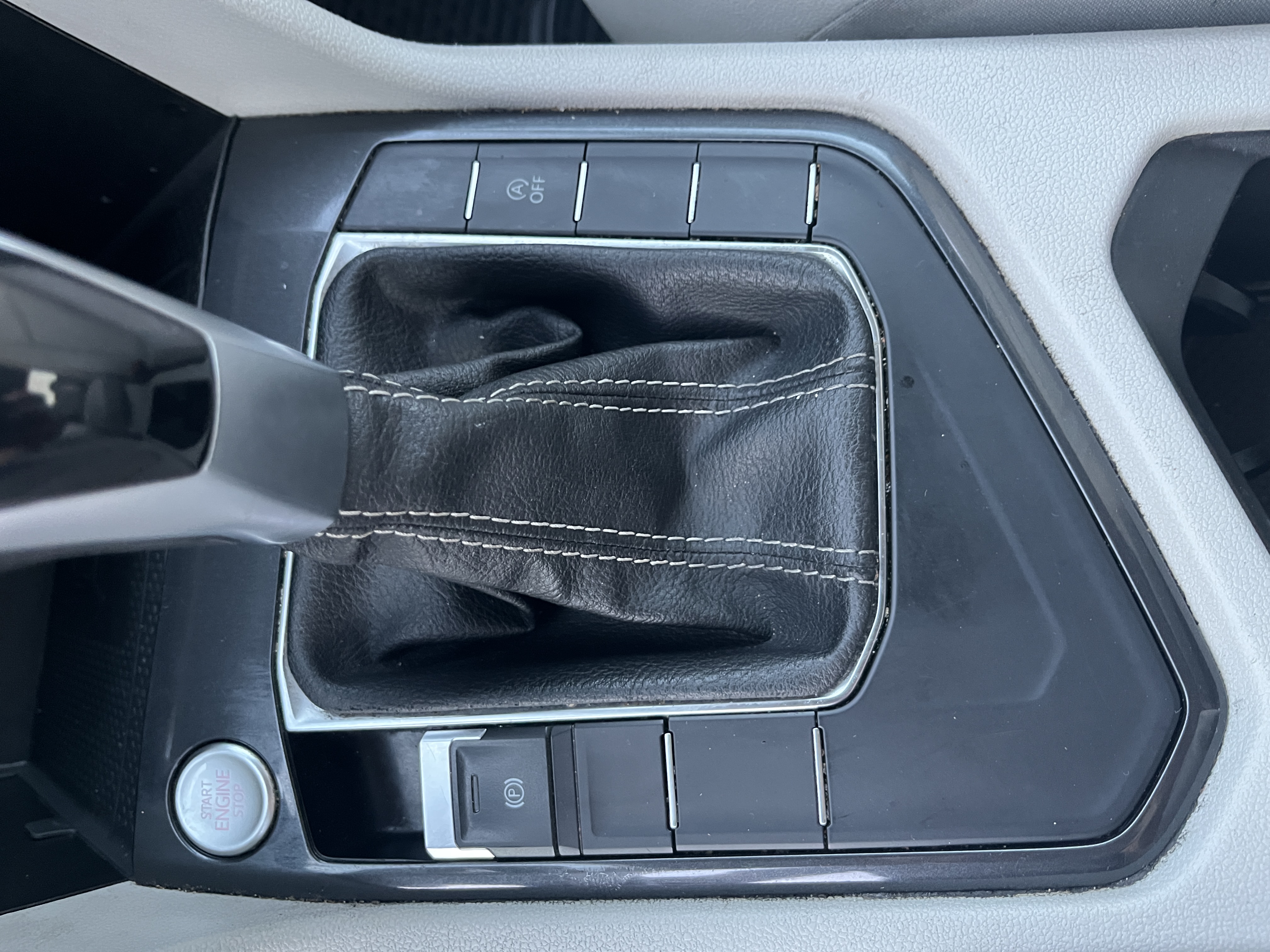 2022 Volkswagen Tiguan SE - Photo 31