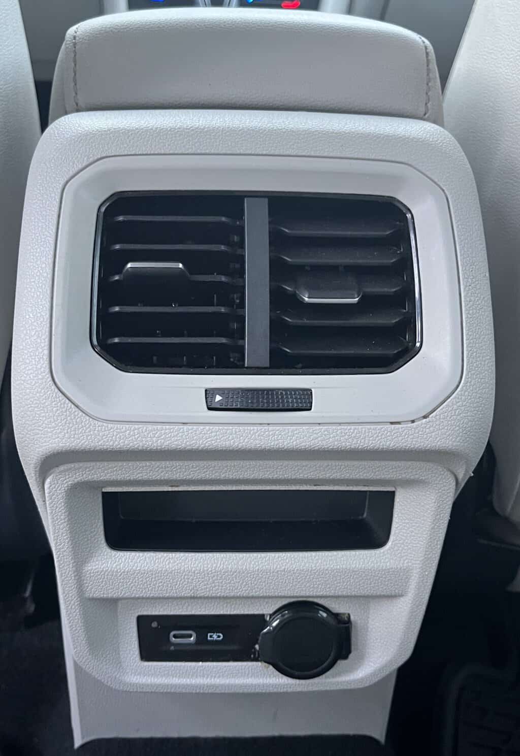 2022 Volkswagen Tiguan SE - Photo 22