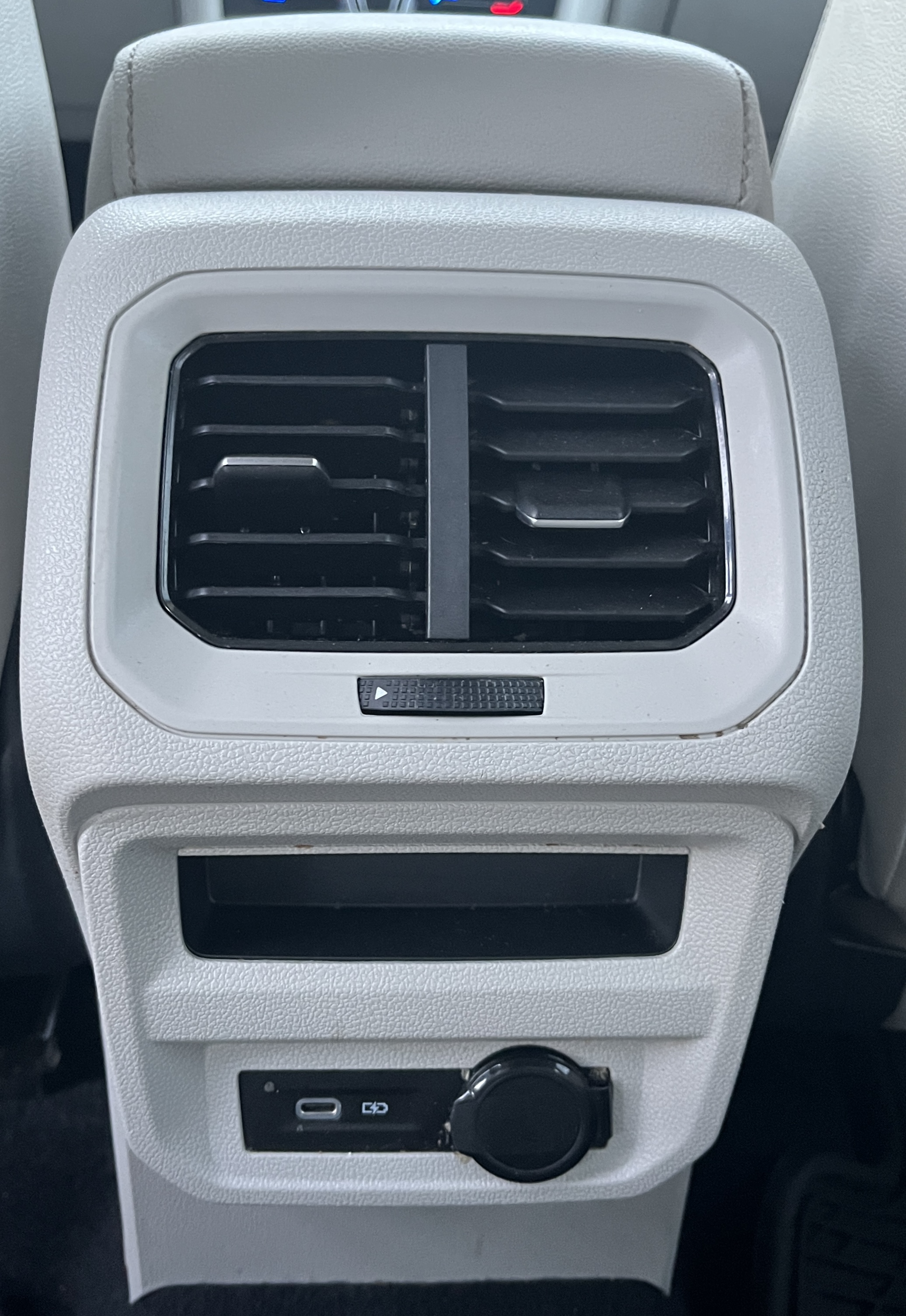 2022 Volkswagen Tiguan SE - Photo 37